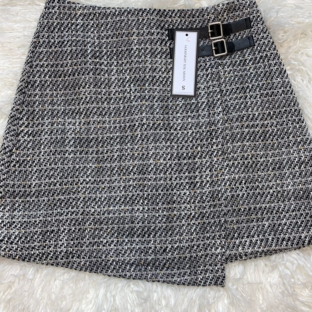 GNM skirt. NWT.
